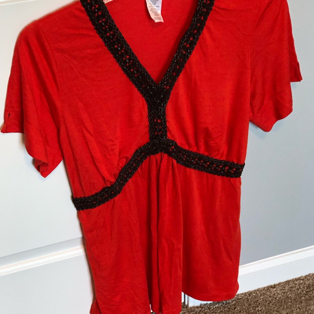 Women's Short Sleeve w/Brown braided details